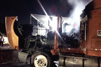 Incendian tráileres que iban al nuevo aeropuerto