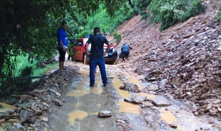 Deslaves, poblaciones incomunicadas y desbordamiento de ríos pegan a la Sierra de Puebla
