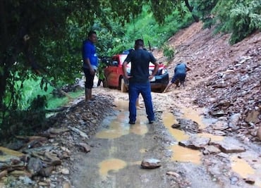 Deslaves, poblaciones incomunicadas y desbordamiento de ríos pegan a la Sierra de Puebla