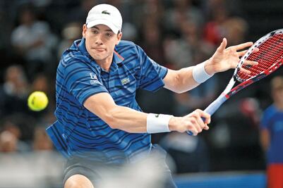 Isner tira a Roger y Nadal remonta