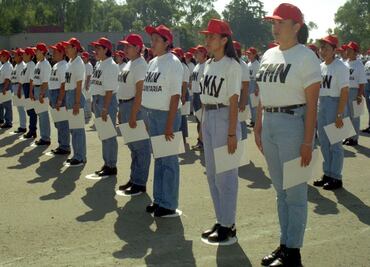 Morena retira iniciativa de servicio militar obligatorio para mujeres; van por análisis "de fondo"