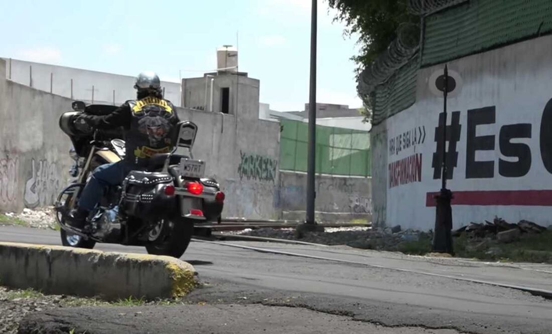 En el tramo de vía se tiene que andar con sutileza para evitar resbalarse. Foto: captura de video