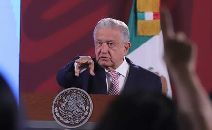 "Entre más me golpean, más digno me siento", responde AMLO a críticas por contratar médicos cubanos