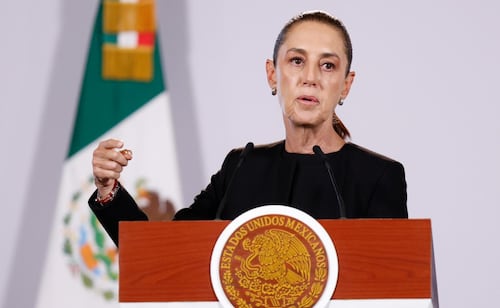 Sheinbaum dice que se siguen revisando los permisos en megadecomiso de combustible en Guanajuato; pide a FGR dar detalles