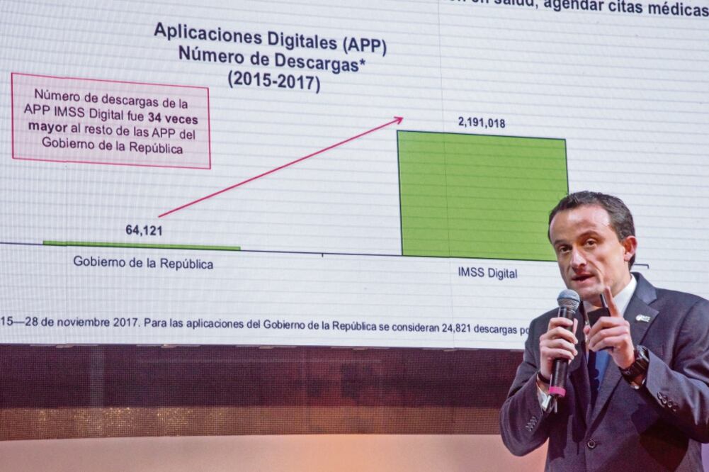 Mikel Arriola, director general del IMSS, se comprometió con los derechohabientes a seguir modernizando los trámites del instituto. Foto: MARIO JASSO.CUARTO OSCURO