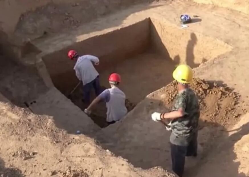 Descubren vasija de más de 2 mil años de antigüedad con líquido misterioso