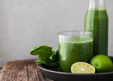 Cuáles son los beneficios del jugo de piña, apio y nopal