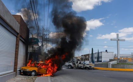 Violencia en Jalisco tras muerte de "El Mencho" deja 25 detenidos; saquean 69 tiendas Oxxo y dañan 18 sucursales del Banco del Bienestar