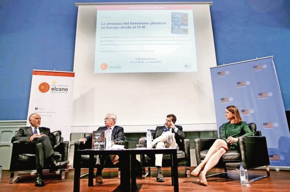 Fernando Reinares (izq.), al presentar en Madrid el libro Al-Q aeda’s Revenge (la venganza de Al-Qaeda, acompañado de Bruce Hoffman, de la Universidad de Georgetown (segundo de izq. a der,) (JUAN CARLOS ROJAS. EL UNIVERSAL)