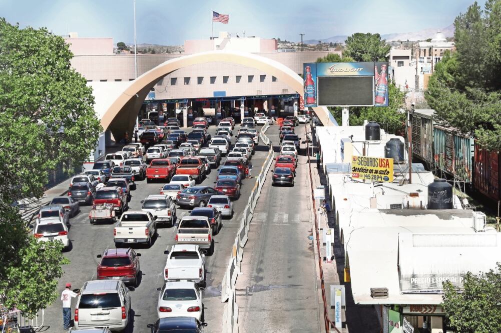 De acuerdo con cifras oficiales, de enero al 15 de abril de 2017 se importaron 27 mil 200 automóviles. (VALENTE ROSAS. EL UNIVERSAL)