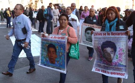 AMLO se reúne con padres de los 43 normalistas de Ayotzinapa