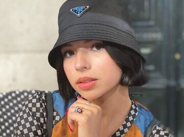 Ángela Aguilar arma 2 looks en París con las mismas prendas