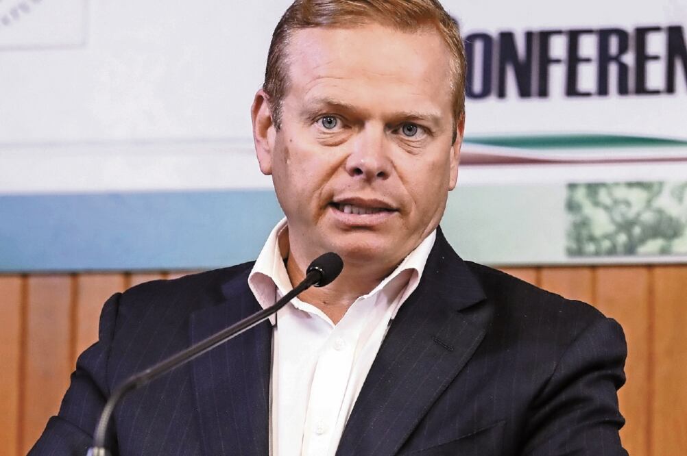 Con carácter de urgencia. Arturo Escobar, coordinador de diputados del PVEM, urgió a los demás grupos parlamentarios a elaborar las leyes secundarias de la reforma educativa / ARCHIVO EL UNIVERSAL