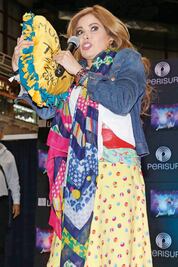 La Trevi muestra su cariño a sus fans