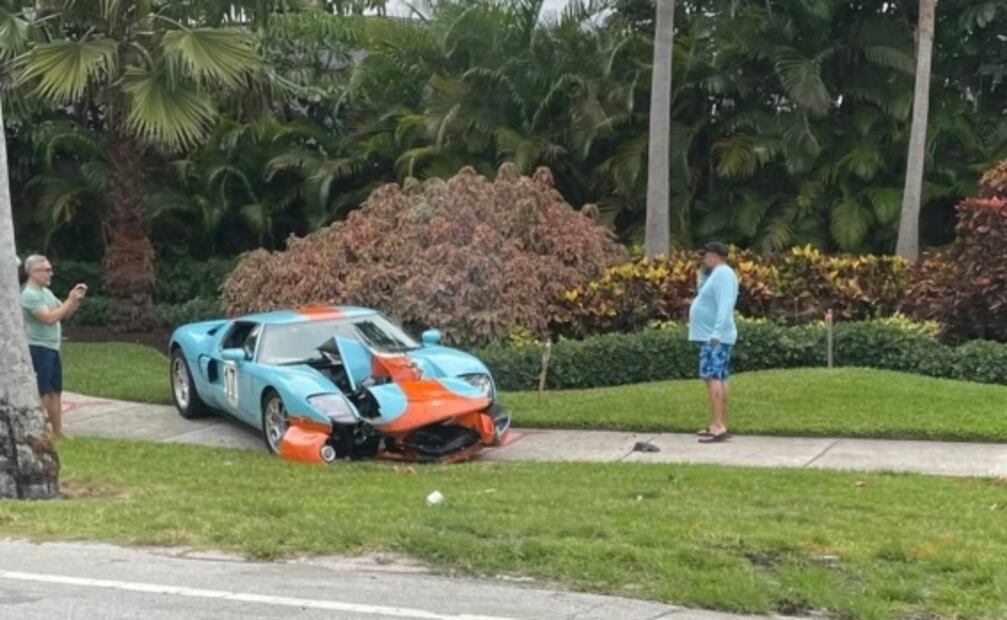 Choca su Ford GT de 14 millones por no saber manejar manual