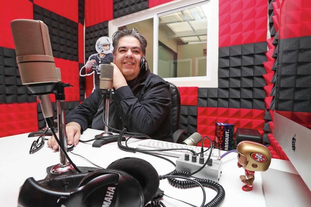 Toño Sempere es un proveedor de contenidos digitales de audio on demand, es decir, que se producen y se cuelgan en internet para que el público los consuma en el momento y con la frecuencia que mejor se adapte a su estilo de vida (ARIEL OJEDA)