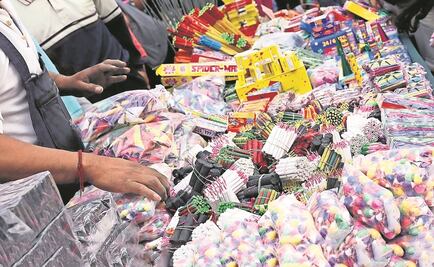 Aseguran 35 mil cohetes en mercado de Michoacán