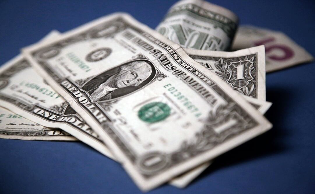 Dólar cierra en $18.55; su mayor alza en 4 años