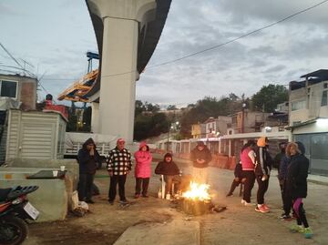 Vecinos de El Capulín amenazan con ampliar bloqueos si no hay respuesta sobre daños del Tren Interurbano México-Toluca
