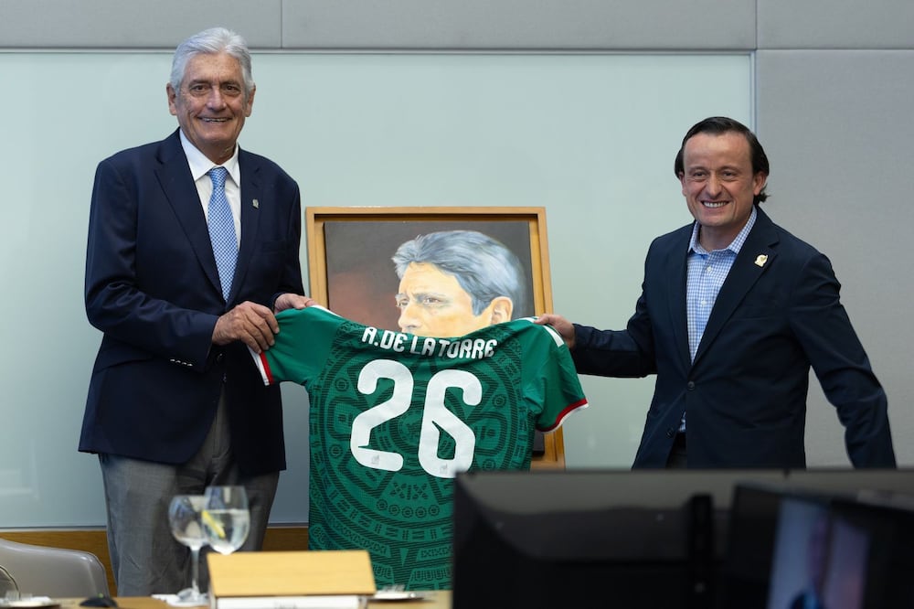 Federación Mexicana de Futbol reconoce el legado de Alberto de la Torre - Foto: Cortesía