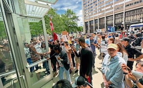 Manifestantes, ayer frente a un tribunal federal en St. Louis, Minnesota. Foto: Mark Vancleave / AP
