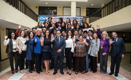 Maepec entrega 25 becas a estudiantes