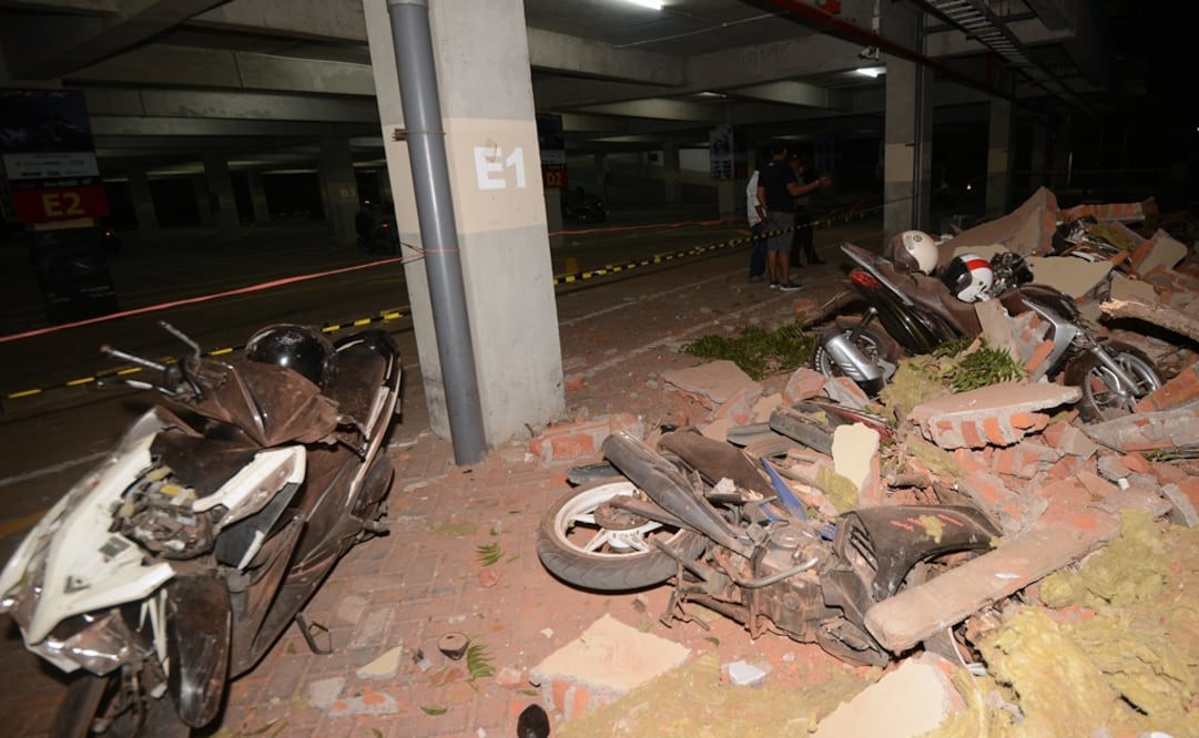 En las fotos colgadas en la red pueden verse escombros en las calles de Lombok debido al sismo. Foto: AFP