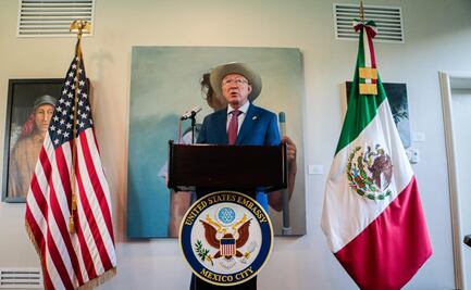 “No nos vamos a distraer con pedacito aquí o allá”, dice Ken Salazar por nuevo tramo de muro fronterizo