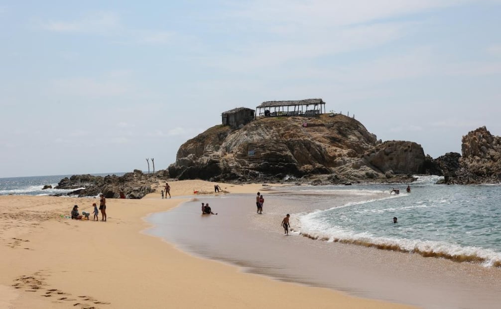 Gobernador de Michoacán asegura que las playas se encuentras limpias; están listas para recibir turistas en Semana Santa.
Foto: Especial.