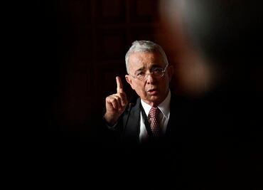 Tras más de 12 horas, suspenden audiencia del expresidente colombiano Álvaro Uribe