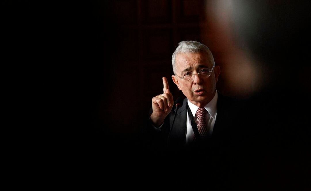 Álvaro Uribe, expresidente de Colombia, procesado por presunto soborno de testigos y fraude procesal. Foto: EFE