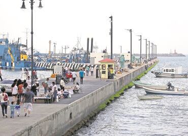 Lancha turística se hunde con 18 pasajeros en Puerto de Veracruz; son rescatados con crisis nerviosas