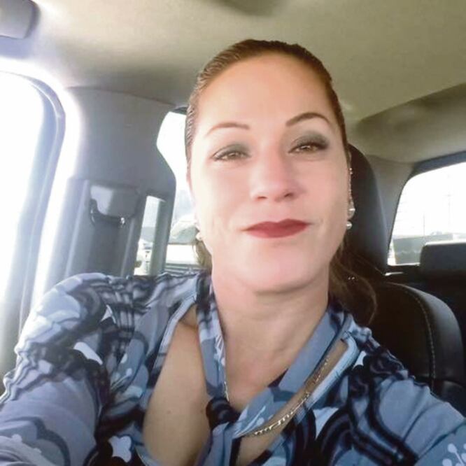 Olga Gabriela Kobel, de 42 años, concluiría su periodo como alcaldesa el 31 de diciembre próximo; era esposa de Carlos Alberto Chacón, ex edil de Juárez. TOMADA DE FACEBOOK