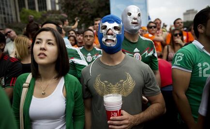 Mexican soccer fan stays in Russia and opens bar
