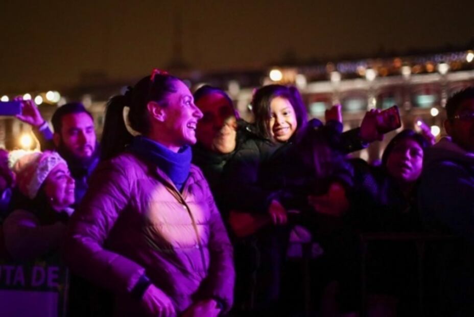 Magno Coro cautiva a miles de asistentes a concierto en el Zócalo de la CDMX