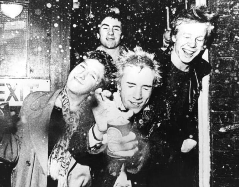 Reina Isabel II: “God Save The Queen”, la canción de Sex Pistols que protestó contra la monarquía
