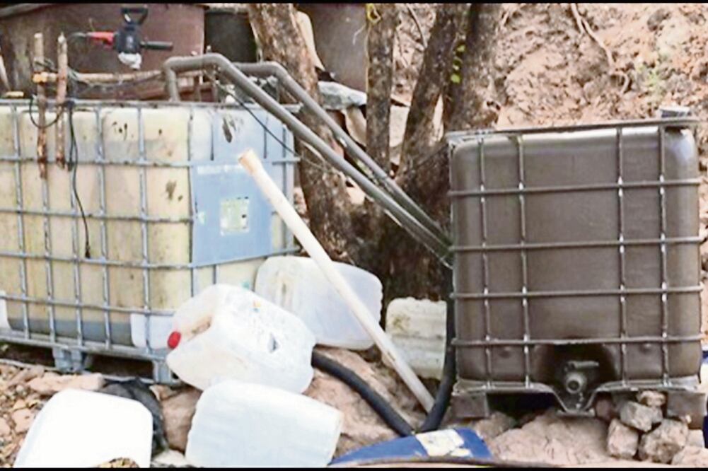 La Semar detalló que debido a la dificultad de acceso, el material y las sustancias fueron destruidas en el lugar. (SEMAR)