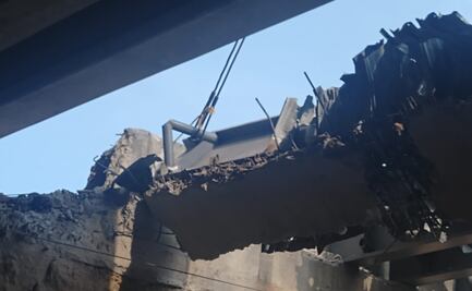 Se desprende viga de acero de un puente vehícular en rehabilitación en la carretera federal México-Pachuca 