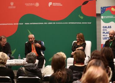 Escritores comparten sus inicios en la literatura