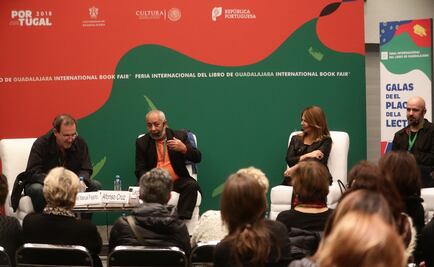 Escritores comparten sus inicios en la literatura