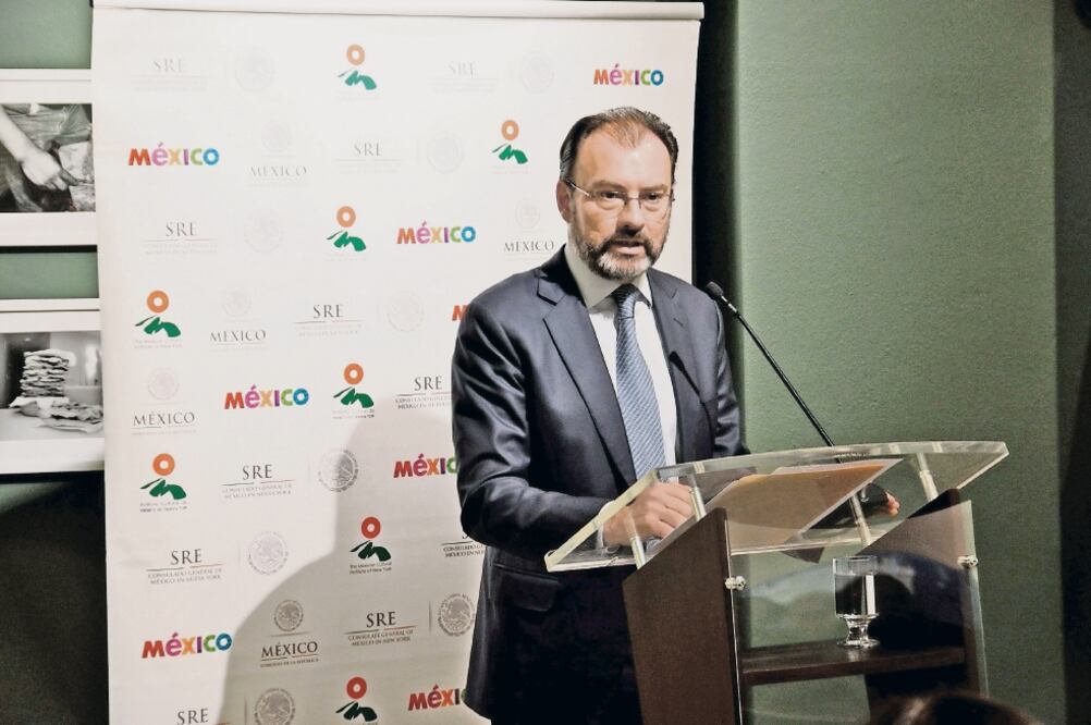 El secretario de Relaciones Exteriores, Luis Videgaray, llegará a Colombia el 29 de marzo, donde abordará temas bilaterales (ARCHIVO ELUNIVERSAL)
