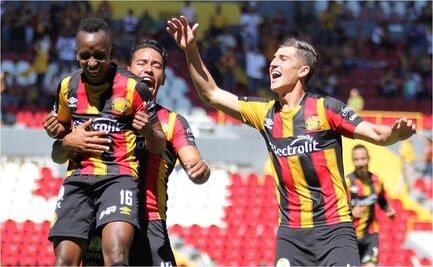 Chivas adquiere a jugador de Leones Negros