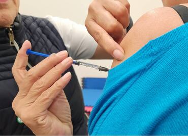Salud CDMX llama a vacunarse contra covid-19 e influenza ante temporada invernal