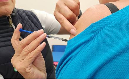 Salud CDMX llama a vacunarse contra covid-19 e influenza ante temporada invernal