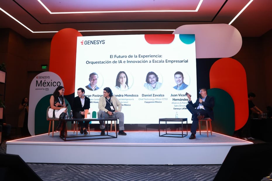 Panel "El futuro de la experiencia: orquestación de IA e innovación a escala empresarial". Foto: Fernanda Rojas / EL UNIVERSAL