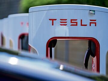 Tesla anuncia reducción de su plantilla global; despedirá a casi 15 mil personas