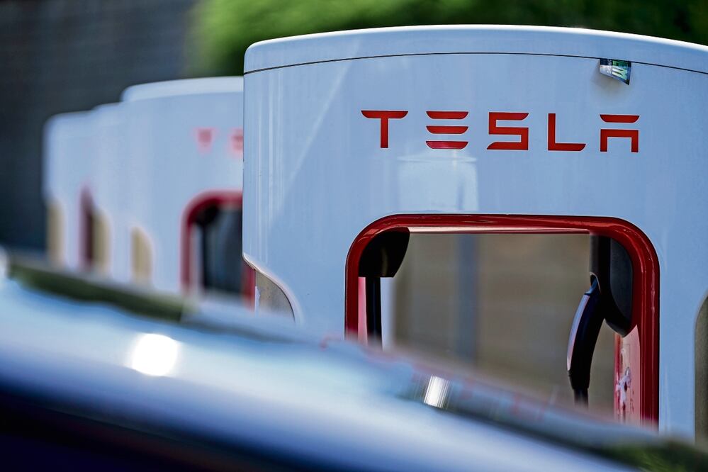 El productor estadounidense, dirigido por el multimillonario Elon Musk, fabricó 484 mil 507 vehículos en el cuarto trimestre de 2023.