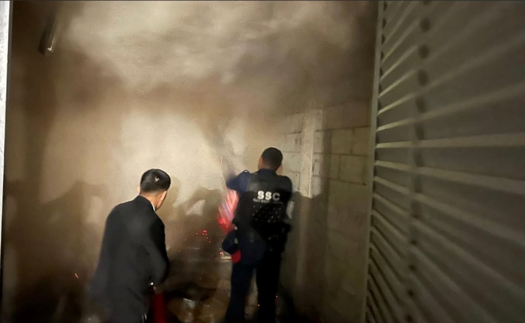 PBI y Bomberos controlan incendio en centro comercial en Álvaro Obregón. Foto: especial