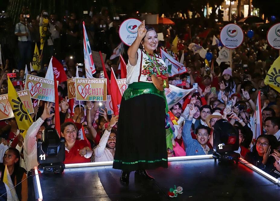 La precandidata opositora advirtió de gira en Michoacán que no se ha enseñado a aullar, pese a que algunos opinan que está rodeada de lobos, y que es una mujer honesta, transparente y frontal. Foto: Especial