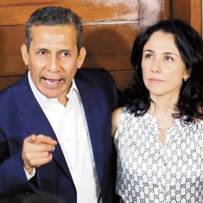Ollanta Humala, expresidente peruano, con su esposa, Nadine Heredia, el 30 de abril del año pasado, en Lima. LUKA GONZALES. AFP